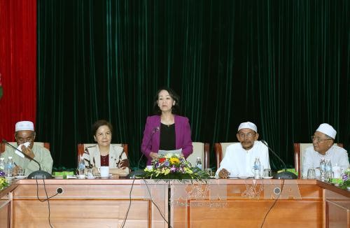 Party Central Committee’s Mass Mobilization Commission chief praises Muslim community - ảnh 1